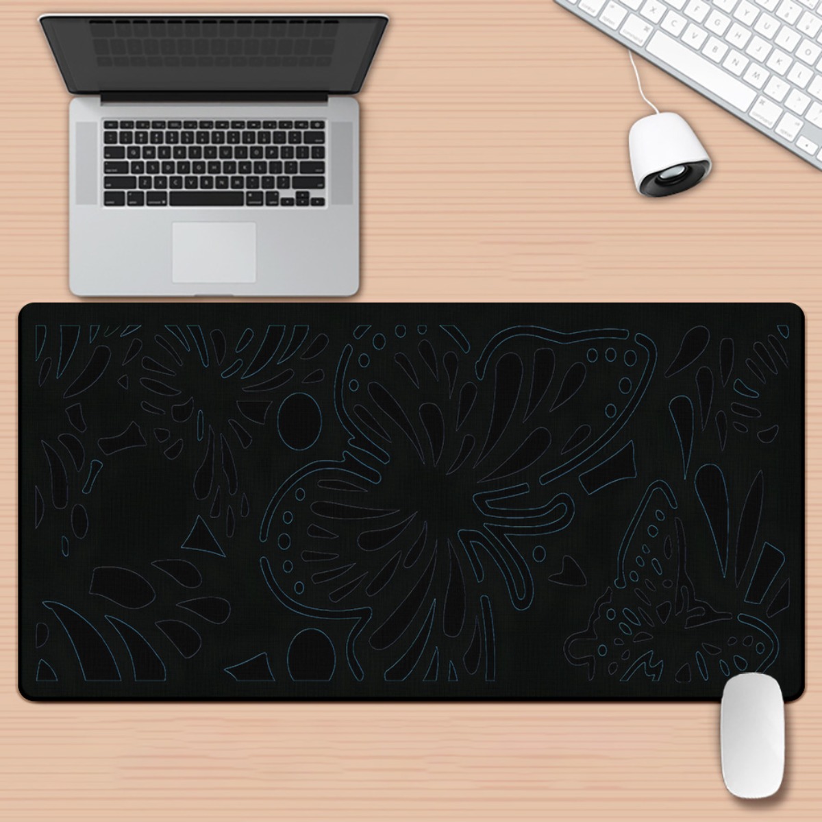 Gaming Keyboard Brand - Alas Meja Besi Hitam Bermotif Bunga,